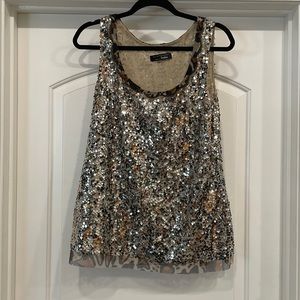 Tank top, leopard pattern and sequence